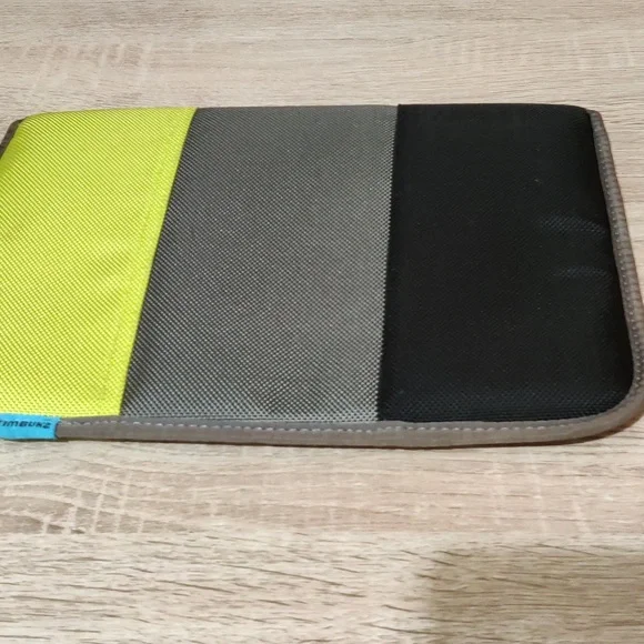 Timbuk2 tablet bag - Picture 2 of 2